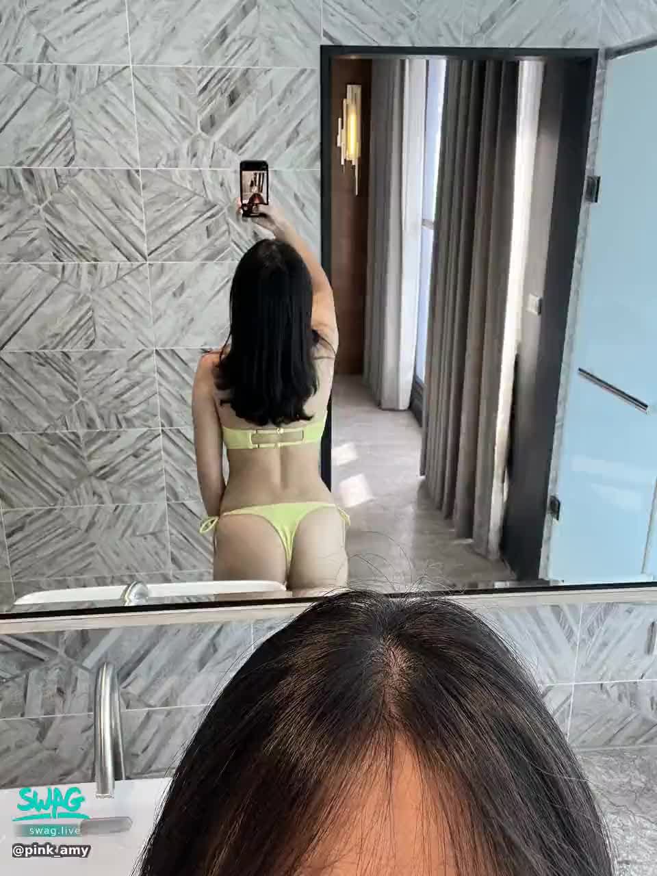 pink_amy : 比基尼背影…終於有機會拍這套泳衣❤️SUP好好玩~