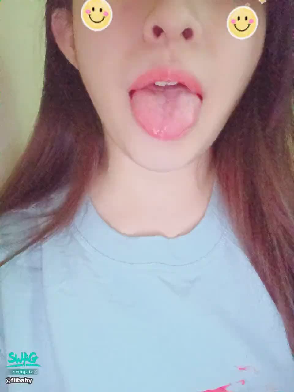f*****y : 你们的宝贝胖菲菲明天会开播哦，记得来看菲菲表演和多点点指令宠爱菲菲吧！
#1只金手指1部自慰短片