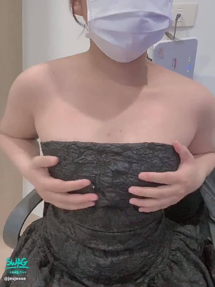 jesjesse : 🔥My Tits so hot 🔥