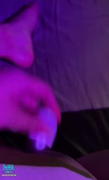 lamlinalina : 發情的時候最喜歡一邊看片一邊玩弄小荳荳