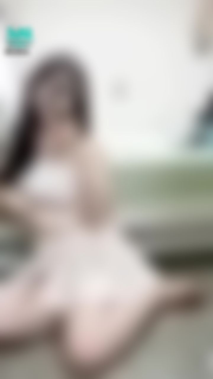 janicee : 揉揉奶💋
低視角窺探南半球💙
穿上高跟鞋👠腿控請進💓
Semisphere😈
#露腰 #長髮 #小可愛 #sexy #露趾 #高跟鞋 #美腿 #鎖骨 #短褲 #南半球