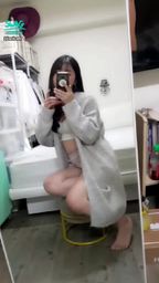 janicee : 露出美背的白色小可愛💓
脫掉膝上襪💋解放絕對領域的誘惑♥️
white😈
#sexy #鎖骨 #長髮 #美腿 #細肩帶 #黑髮 #黑絲 #膝上襪 #低胸 #絕對領域 #赤腳 #裸足