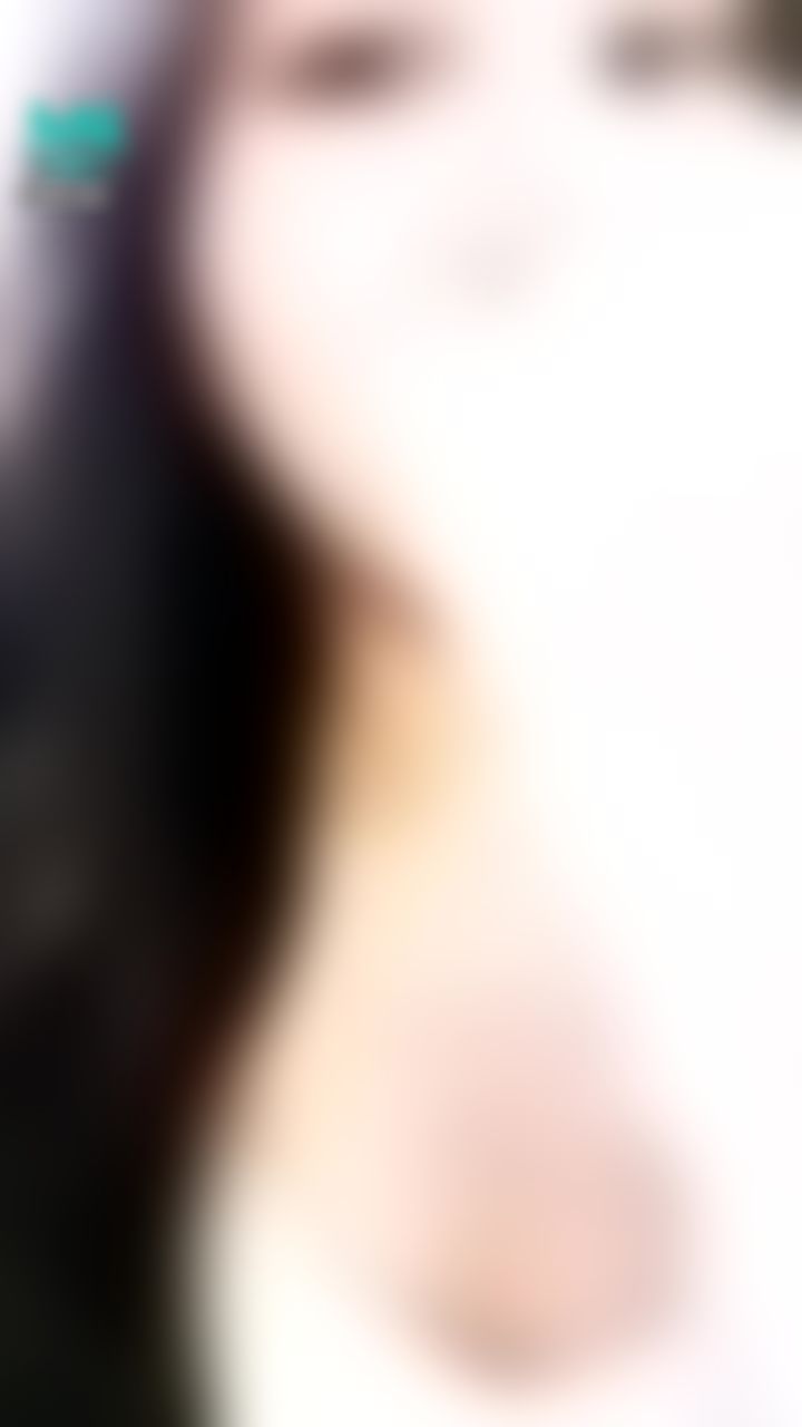 janicee : 揉奶舔嘴😈
性感白色小可愛💓
露出白皙的肌膚💚
紅色睡衣💖
Sleep wear⭐
#sexy #鎖骨 #長髮 #美腿 #細肩帶 #黑髮 #低胸 #睡衣 #膝上襪 #黑絲 #絕對領域 #深V #高跟鞋 #赤腳