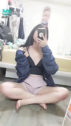 janicee : 脫掉襯衫💓
性感低胸黑色內著💙
短褲下的美腿👠
Black mode♥️
#性感 #長髮 #小可愛 #sexy #腿控 #足控 #膝上襪 #鎖骨 #短褲 #低胸 #赤腳 #裸足 #美腿 #細肩帶