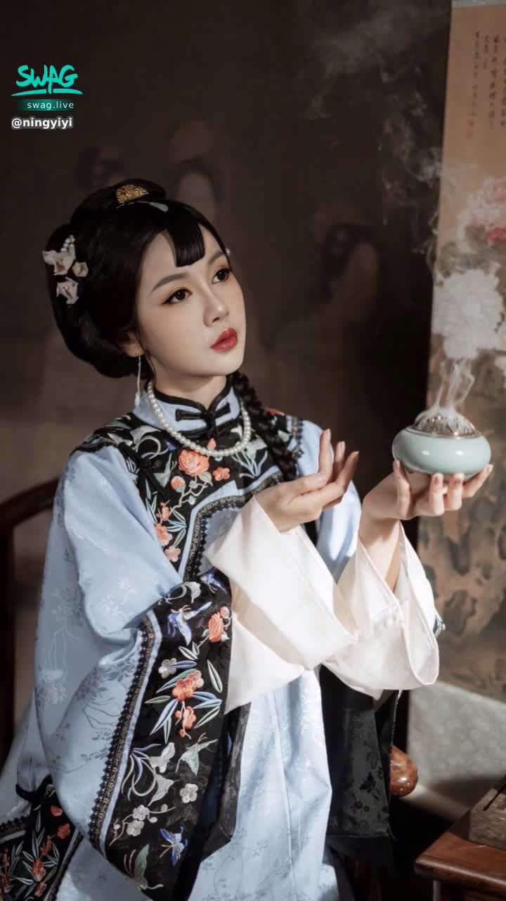 ningyiyi : 想了很久为什么没看到你来直播间疼爱我,支持我🥺