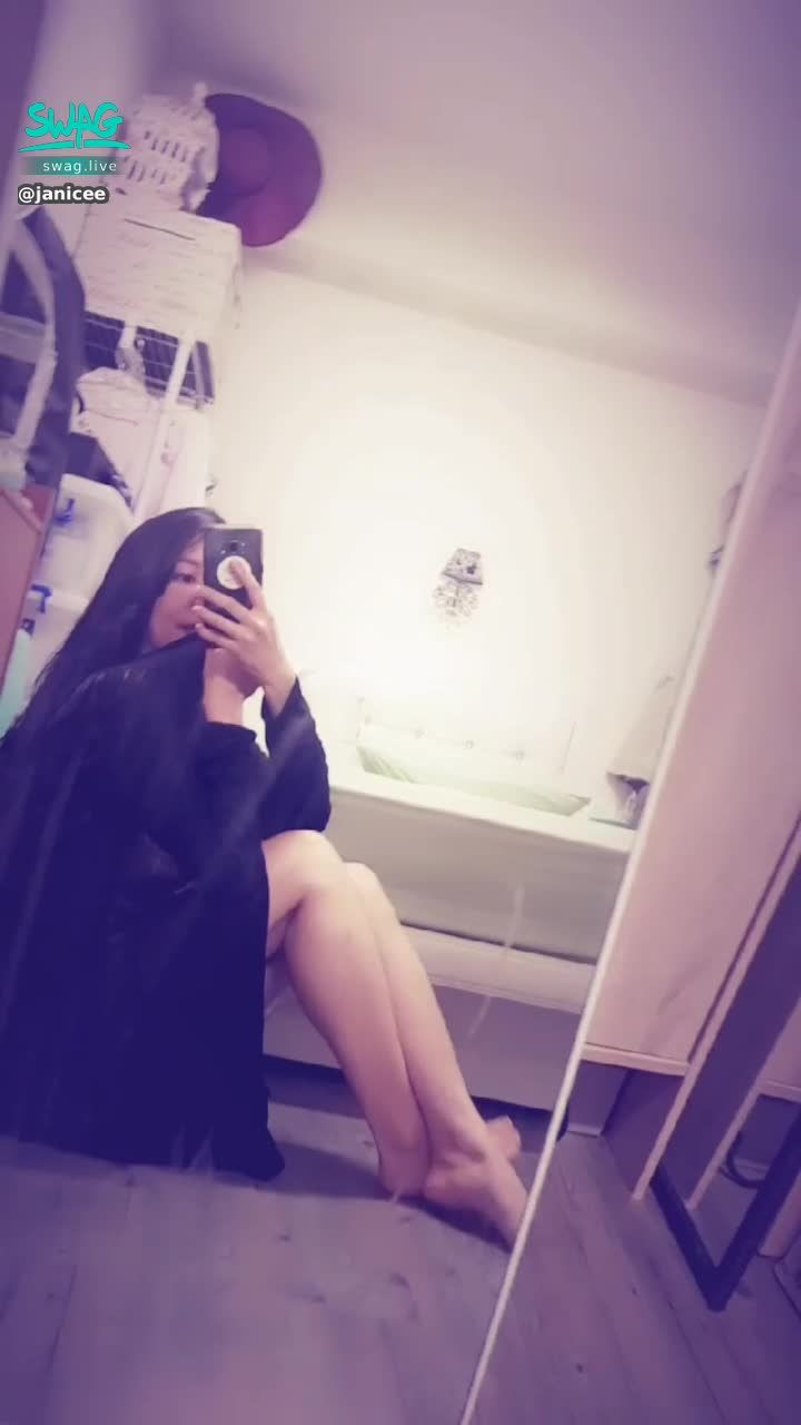  : 性感緞面睡衣💗