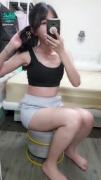 janicee : 綁著馬尾♥️
彎腰的性感運動內衣👀
美背交叉與美腿🌹
Sporty💗
#內著 #長髮 #短褲 #sexy #裸足 #赤腳 #運動內衣 #鎖骨 #馬尾 #美腿 #腿控 #足控 #黑髮