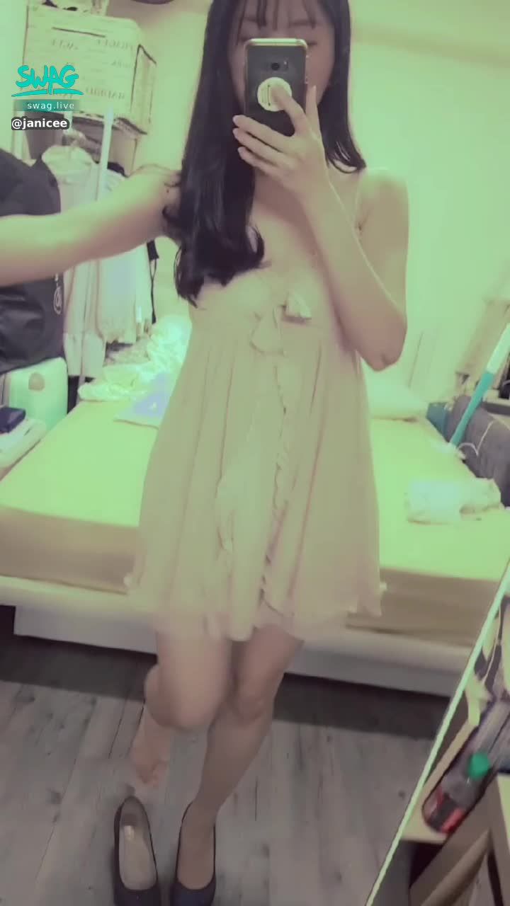  : 睡衣與美腿⭐