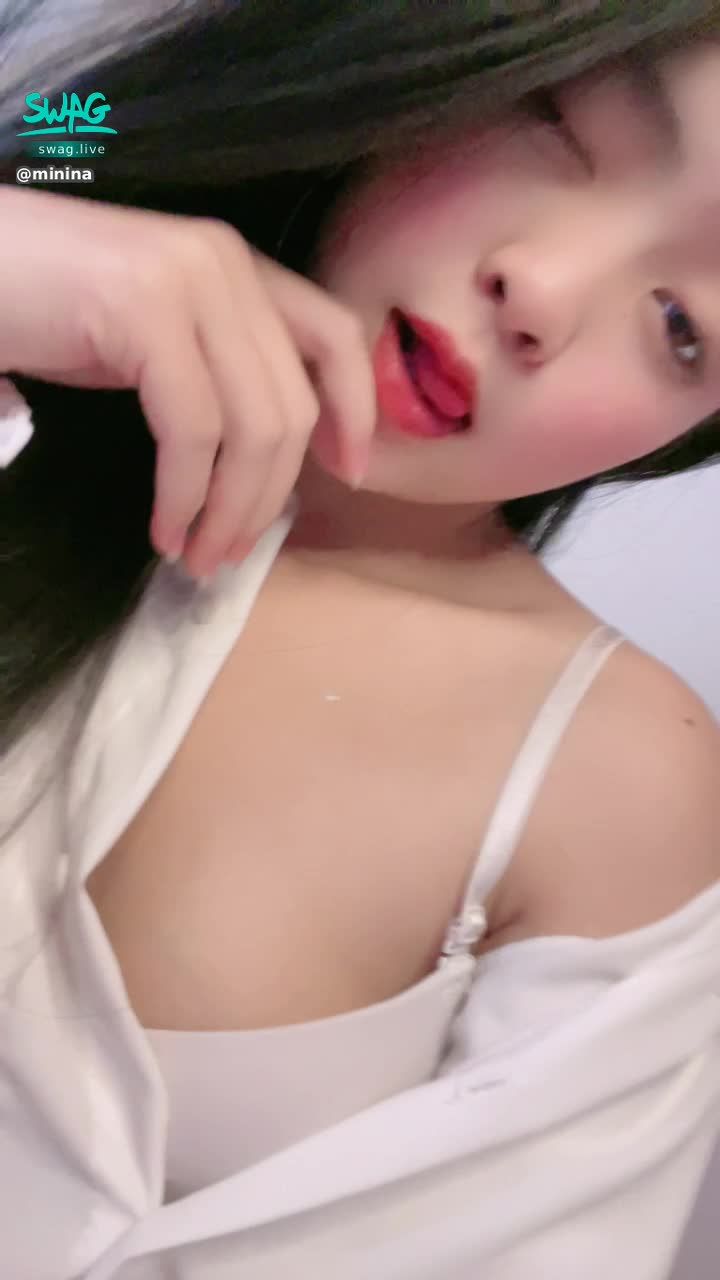 minina : áo trắng công sở liệu có làm anh hứng thú👅👅🙄