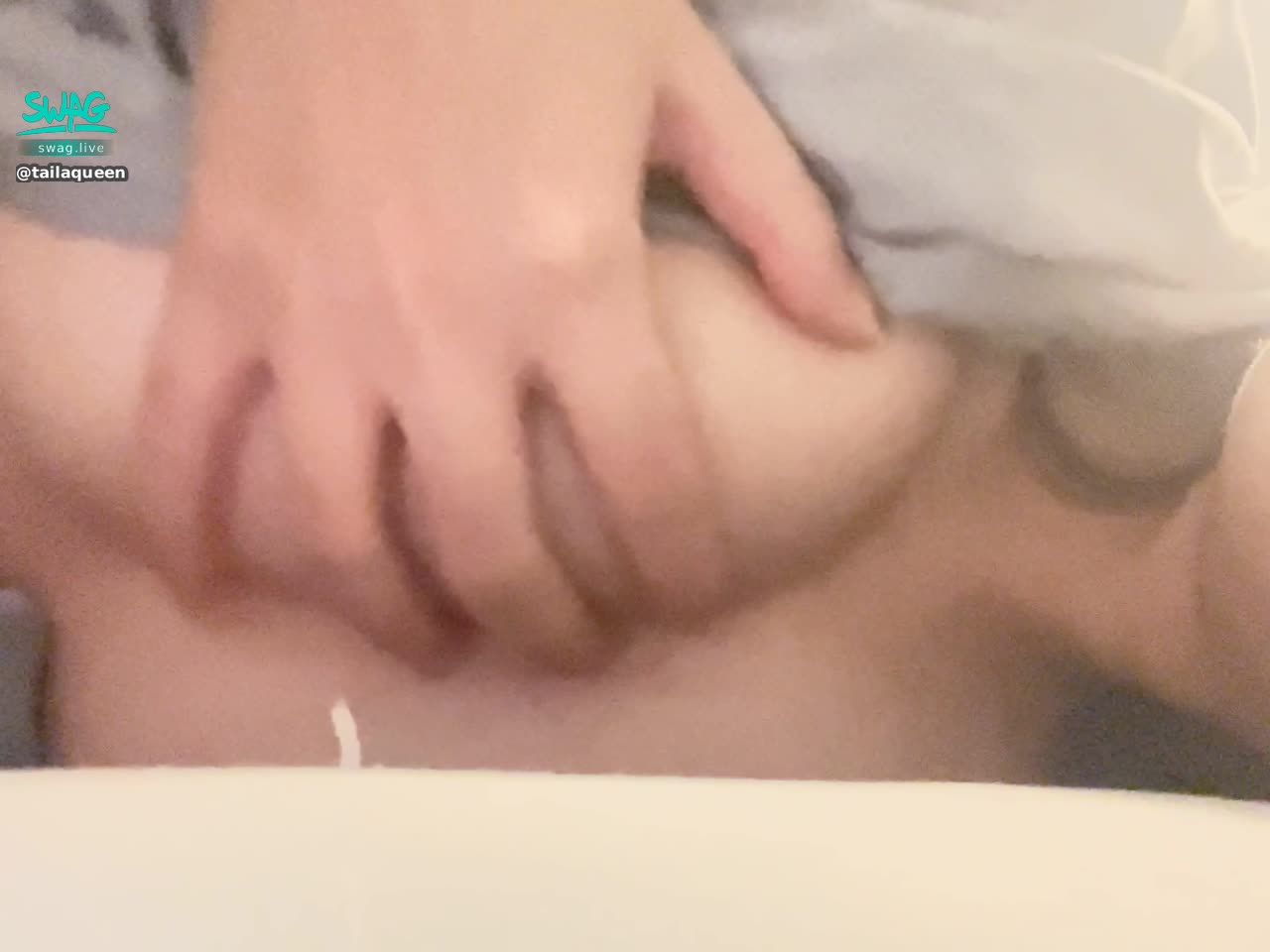tailaqueen : 睡醒揉出栗紅色激凸了