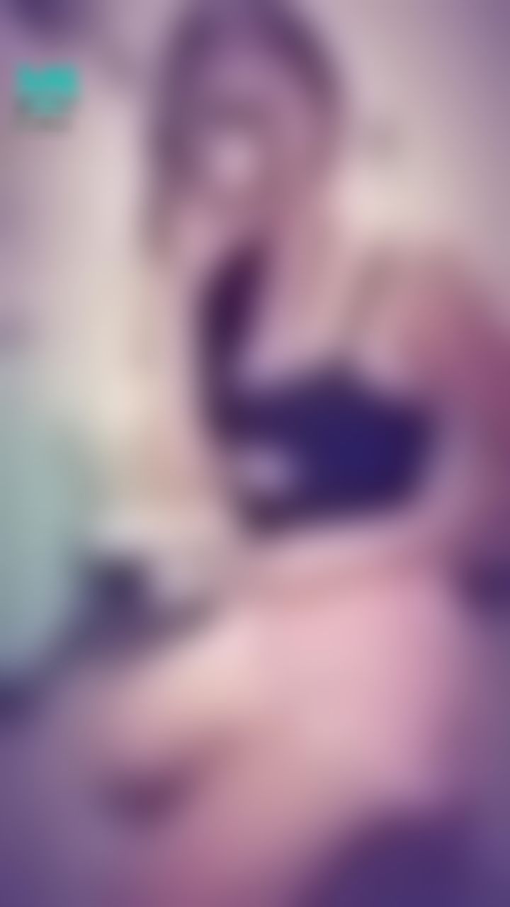 janicee : 戳戳下乳,動動腳底💋
露出南半球的挖空心機💙
Semisphere😈
#鏤空 #長髮 #小可愛 #sexy #黑髮 #美腿 #鎖骨 #短褲 #南半球 #下乳 #細肩帶 #赤腳 #裸足