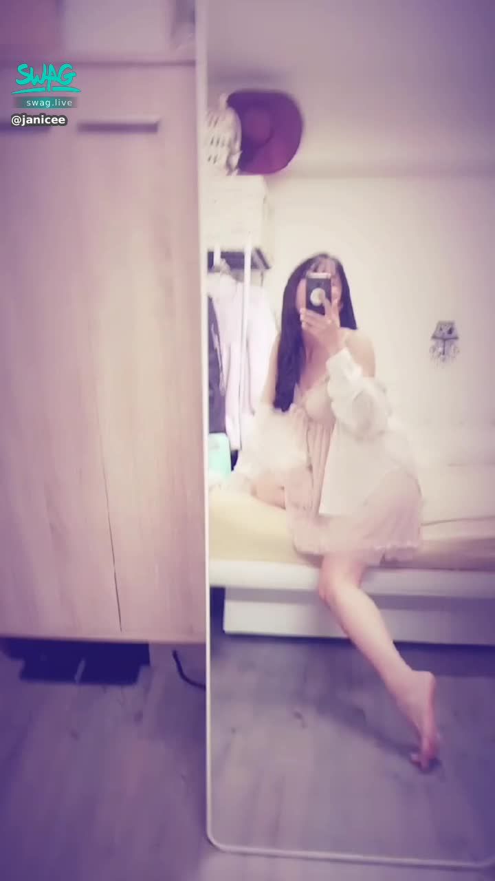  : 睡衣下的好身材💖