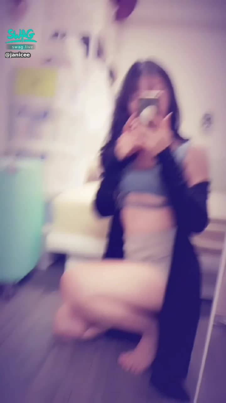  : 赤腳與黑絲⭐