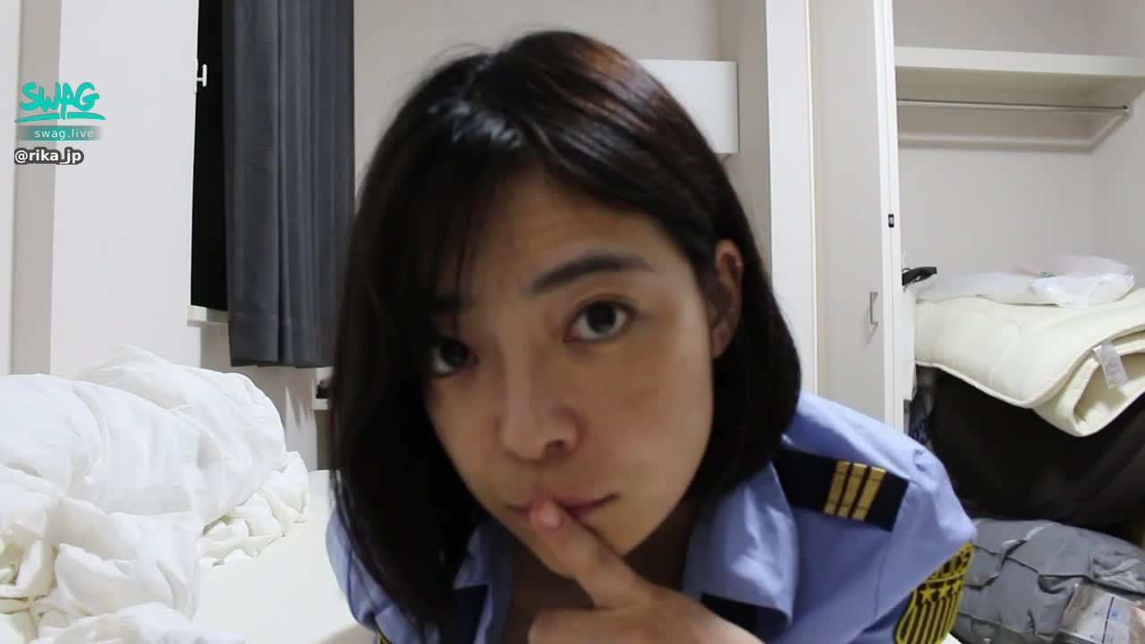 rika_jp : 哥哥不乖喔～ Rika 女警要來懲罰你，罰你躺在床上等我吃了你 🤤