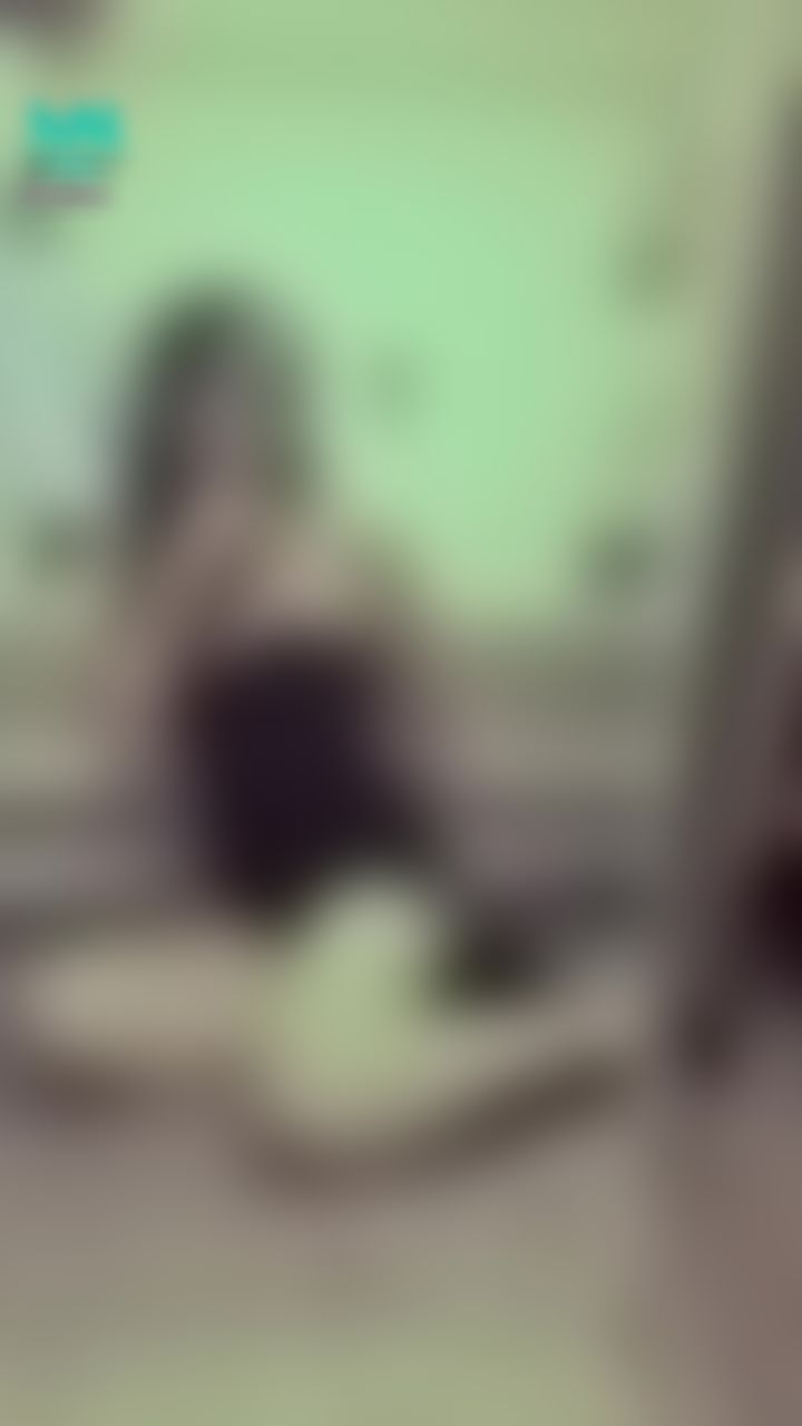 janicee : 爆乳深V💗
超短褲下的膚色絲襪美腿😍
地板上的白皙雙腿💖
馬甲的魔鬼身材💋
Silk stocking💗
#膚絲 #絲襪 #馬甲 #美腿 #短褲 #露肩 #長髮 #黑髮 #鎖骨 #腿控 #性感 #sexy #氣質 #低胸