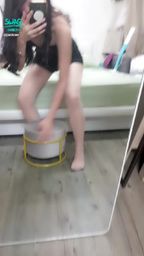 : 黑馬甲X膚色絲襪M字腿😈
