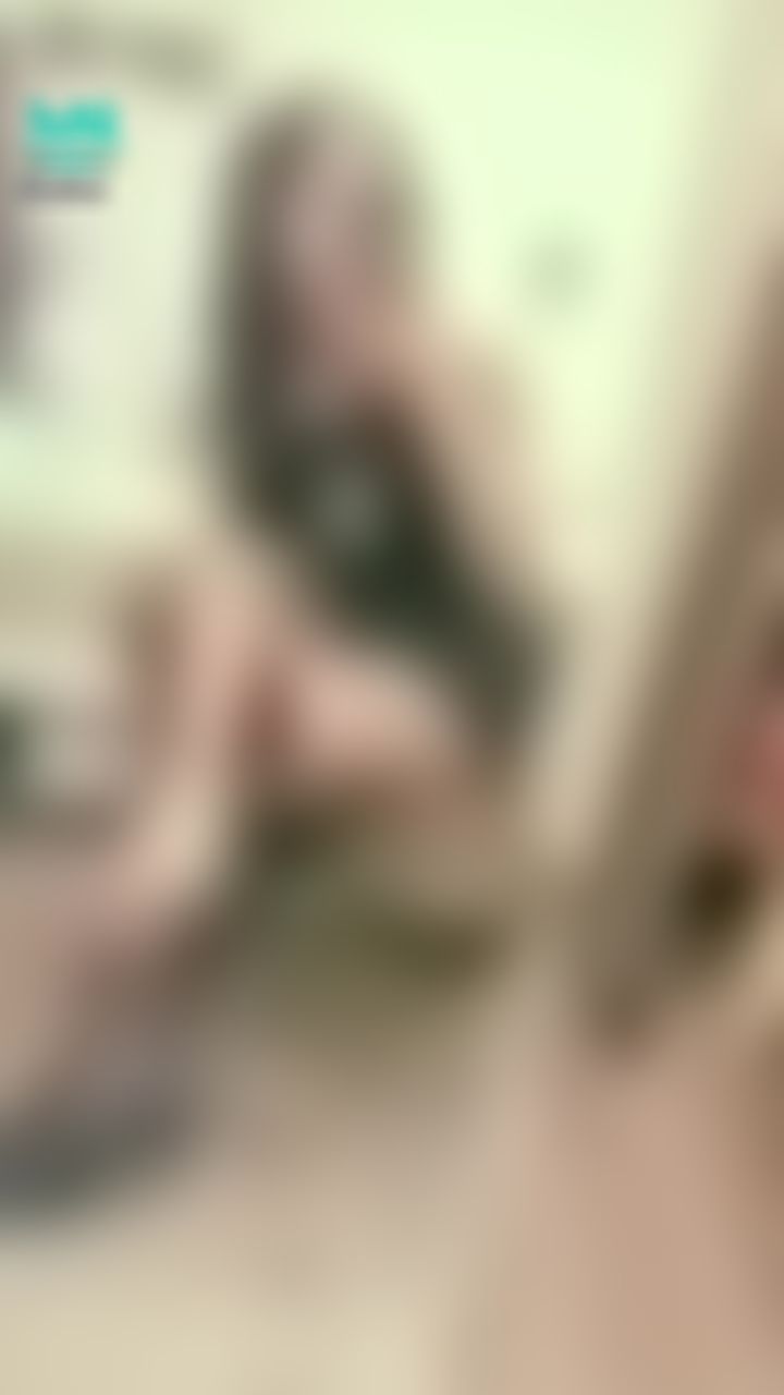 janicee : 黑絲美腿😈
解開洋裝的拉鍊😍
性感戰袍們💋
挖空胸部的洋裝與內著🌸
Black dress👠
#性感 #美腿 #鎖骨 #長髮 #足控 #腿控 #黑髮 #鏤空 #高跟鞋 #赤腳 #裸足 #低胸 #乳溝 #sexy 