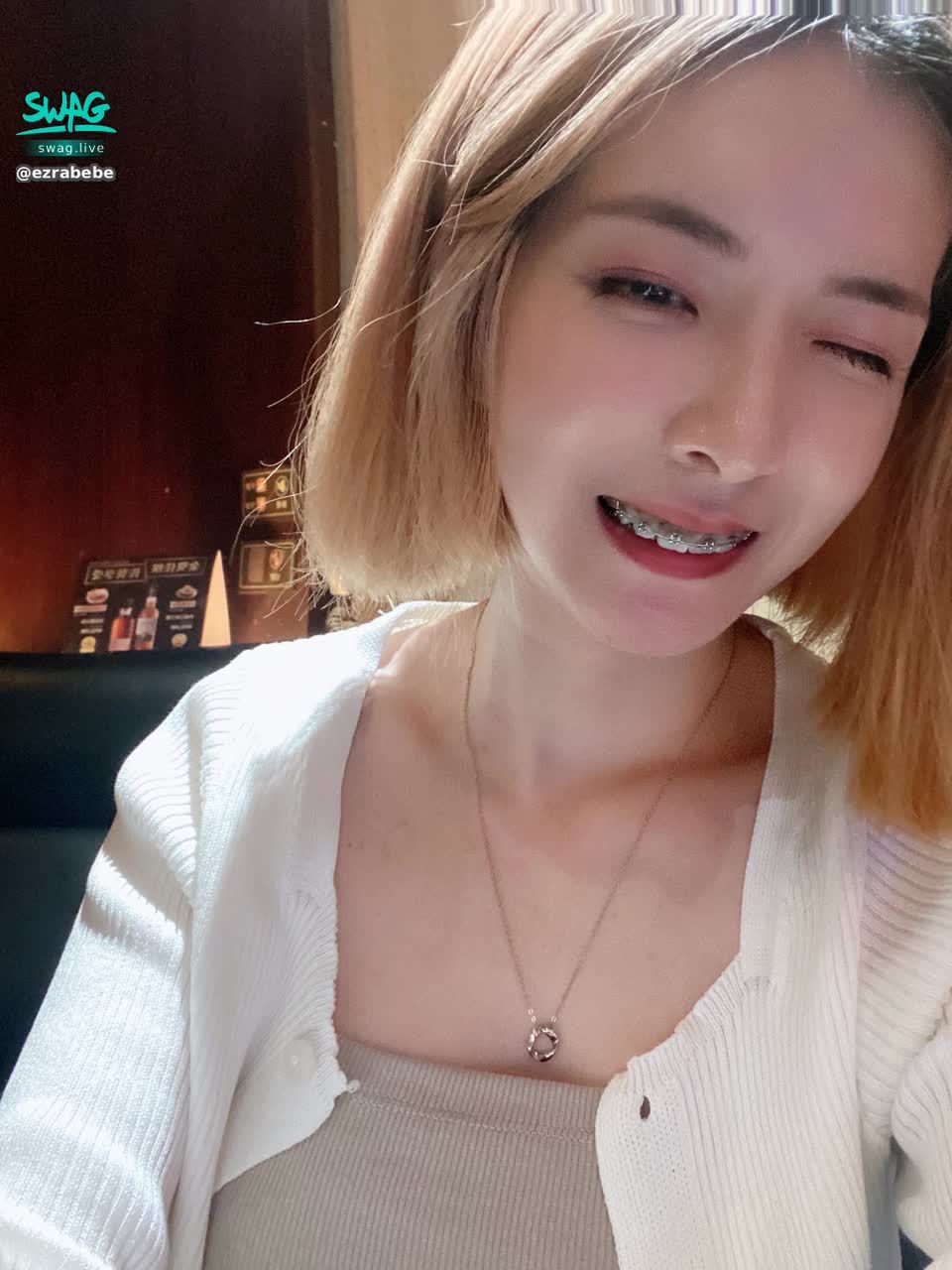 ezrabebe : 是說我穿的不夠Messy
還是說對你不夠 Sexy
主動點
像個紳士牽起我
人是為愛而生的,想學會做人,你要先學做愛。
就讓我,親手教你好嗎☺️