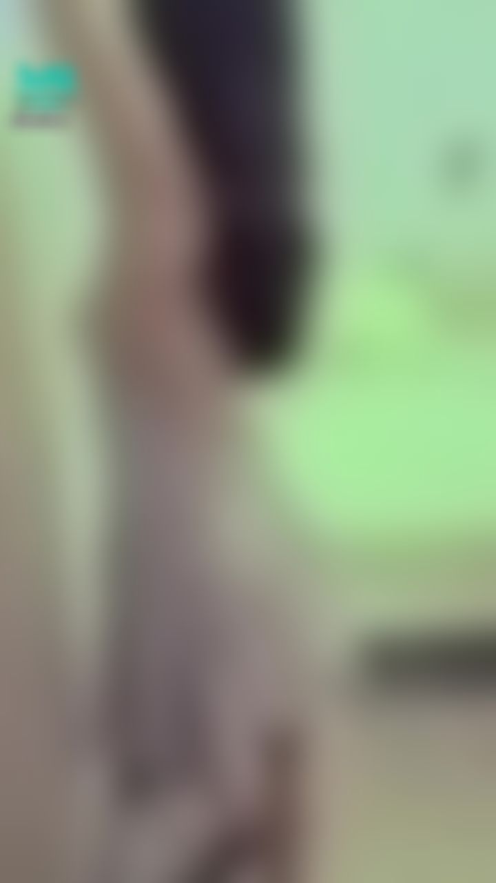 janicee : 白皙的美背與腳底💗
露背細肩帶低胸睡衣😍
赤裸的美腿💙
Sexy dress💋
#肩膀 #長髮 #露背 #sexy  #洋裝 #短裙 #美腿 #腿控 #赤腳 #裸足 #黑髮 #細肩帶 #睡衣