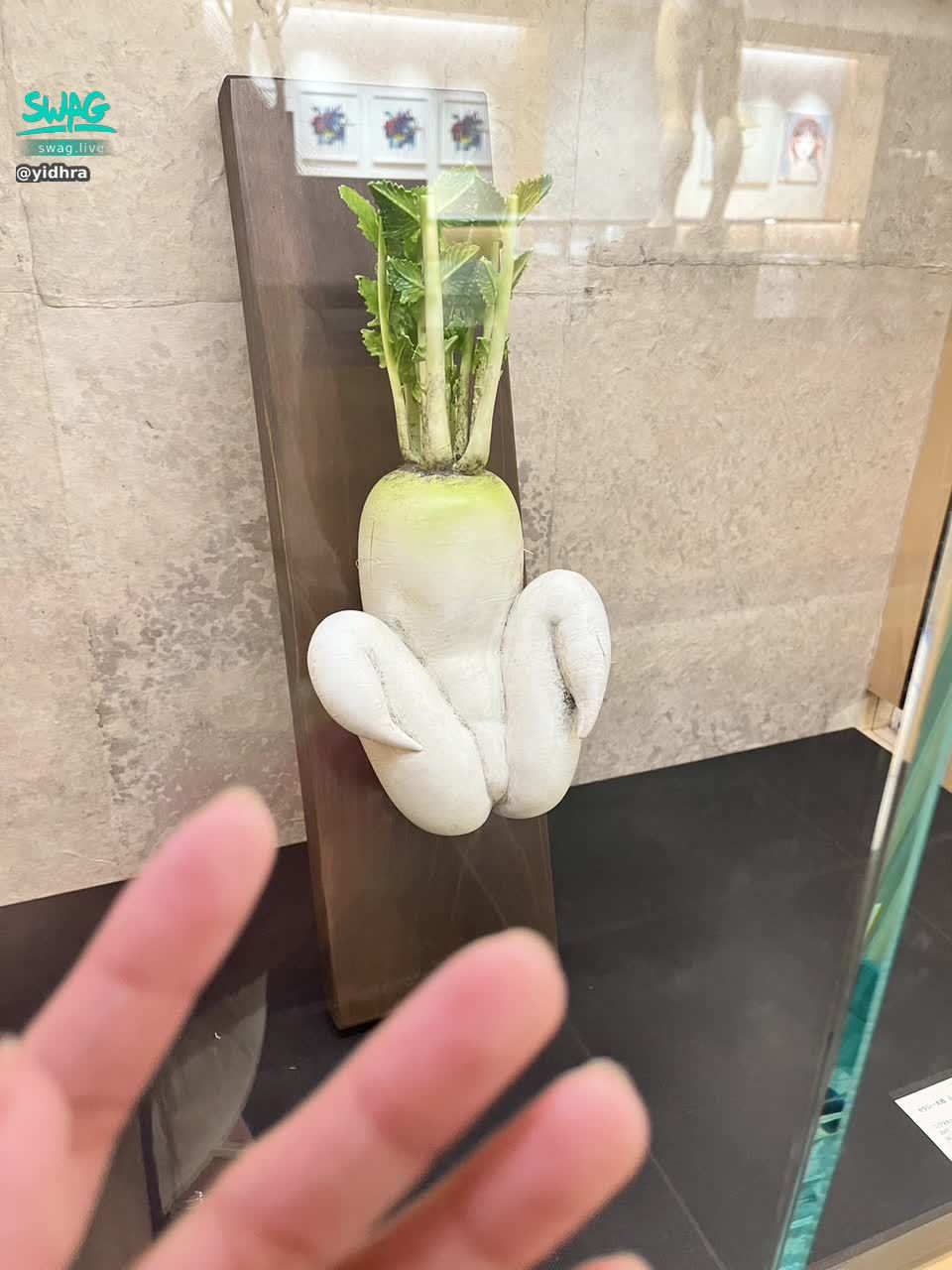  : 
