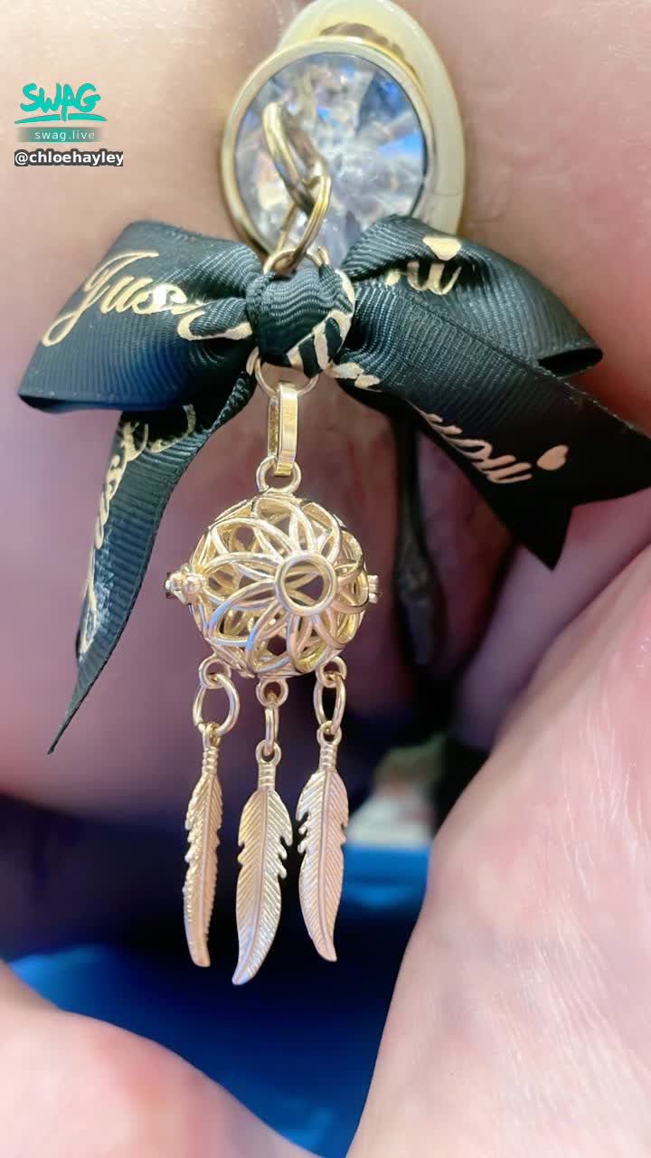 chloehayley : 是說我穿的不夠Messy ❤️
還是說對你不夠 Sexy ❤️
Babe主動點🤡
像個紳士牽起我🤠
人是為愛而生的,想學會做人,你要先學做愛。 🌃
就讓我,親手教你好嗎☺️