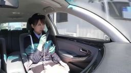 eaglejp : 女警吉澤負責街上的安全,無論是面對偷內褲的小偷,還是拘留所的犯人,面對可能藏在下半身的武器,吉澤發揮警察魂用嘴將之取出。面對重刑犯也會特別用美人計打聽消息。