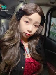 chloehayley : 一個人總要走陌生的路,看陌生的風景,聽陌生的歌,然後在某個不經意的瞬間會發現,原本費盡心機想要忘記的事情會在不知不覺離開記憶!