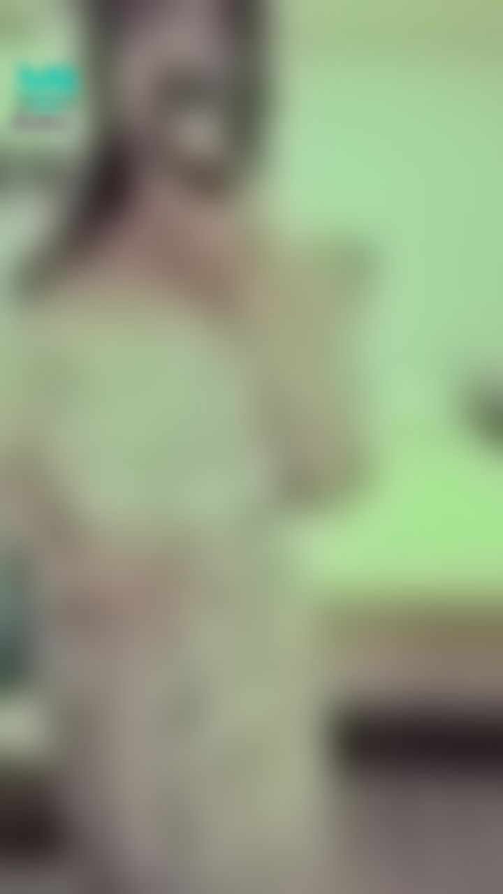 janicee : 脫掉洋裝⭐
露出黑色內衣與內褲😈😈😈
露出鎖骨與肩胛骨💙
開衩美腿的線條🌹
Strapless dress💚
#露肩 #長髮 #洋裝 #sexy #裸足 #赤腳 #裸足 #鎖骨 #開衩 #美背 #美腿 #腿控 #足控 #黑髮