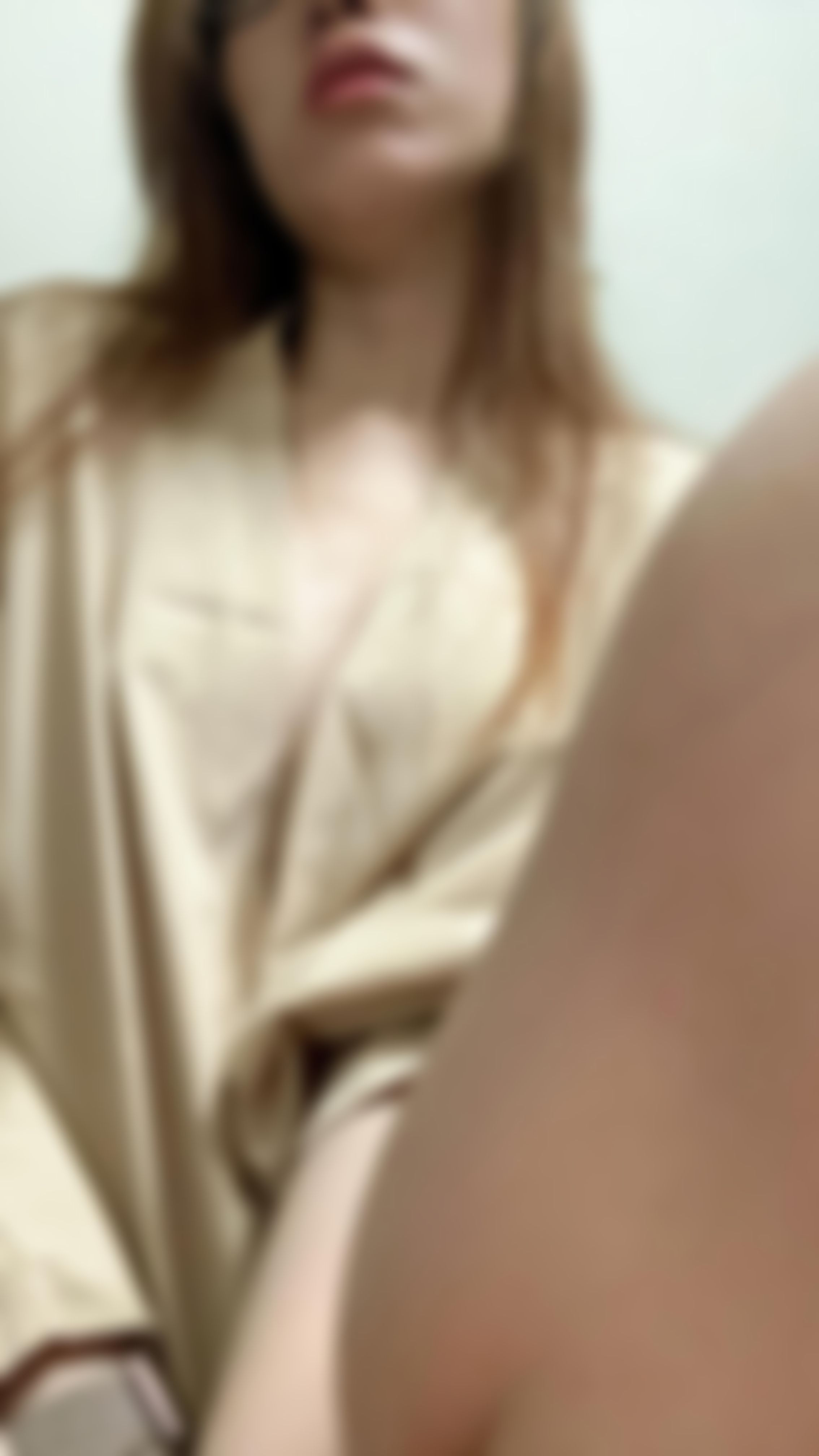 devilgemma : 原本想說漲漲的不大舒服😣熟不知按著按著就越來越舒服🫣連小穴都濕答答了👅