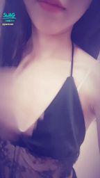 janicee : 男友視角的窺探😍
動動腳底
露出蕾絲內衣的戰袍👀
超短迷你裙♥️
像是低胸內衣的上衣🌹
Black means sexy💗
#細肩帶 #長髮 #迷你裙 #sexy #裸足 #赤腳 #裸足 #鎖骨 #短裙 #美腿 #腿控 #足控 #黑髮