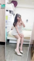 janicee : 性感低胸睡衣💗
深V與美腿,快曝光的坐姿💙
戴著黑框眼鏡😎
脫掉高跟鞋💋
Sleep wear💚
#性感 #長髮 #sexy #腿控 #鎖骨 #細肩帶 #低胸 #赤腳 #睡衣 #裸足 #赤腳 #美腿 #乳溝 #眼鏡 #高跟鞋