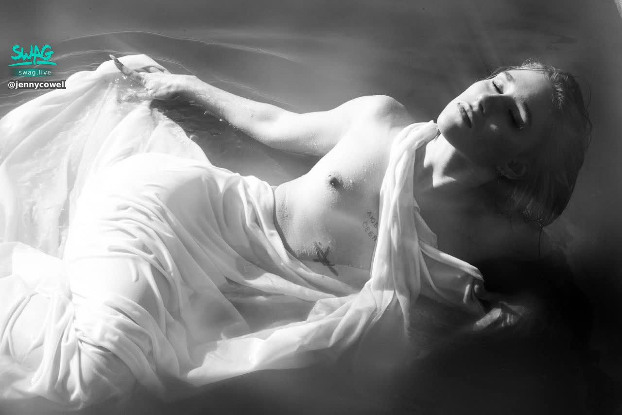 jennycowell : mermaid come to coast 🧜♀️