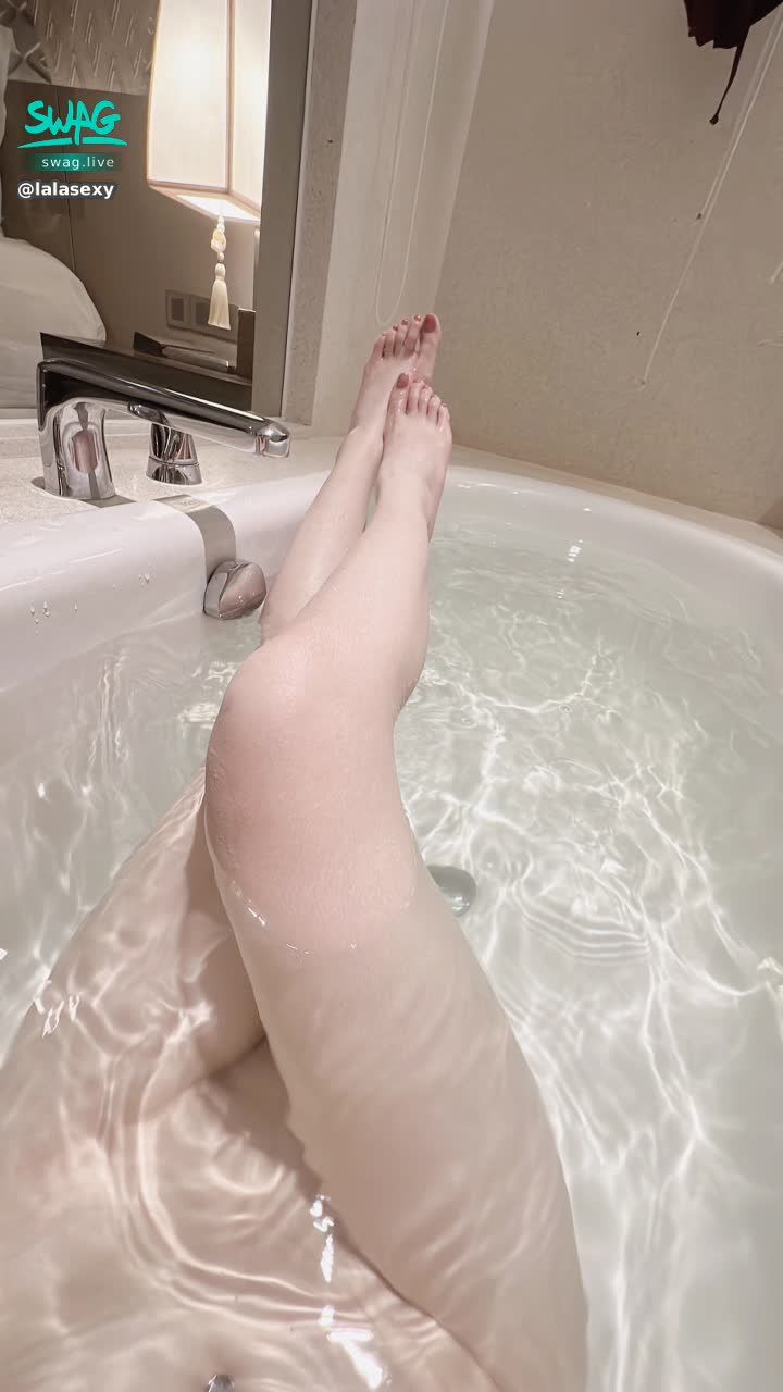 lalasexy : 冬天到了...要ㄧ起泡溫泉嗎💋