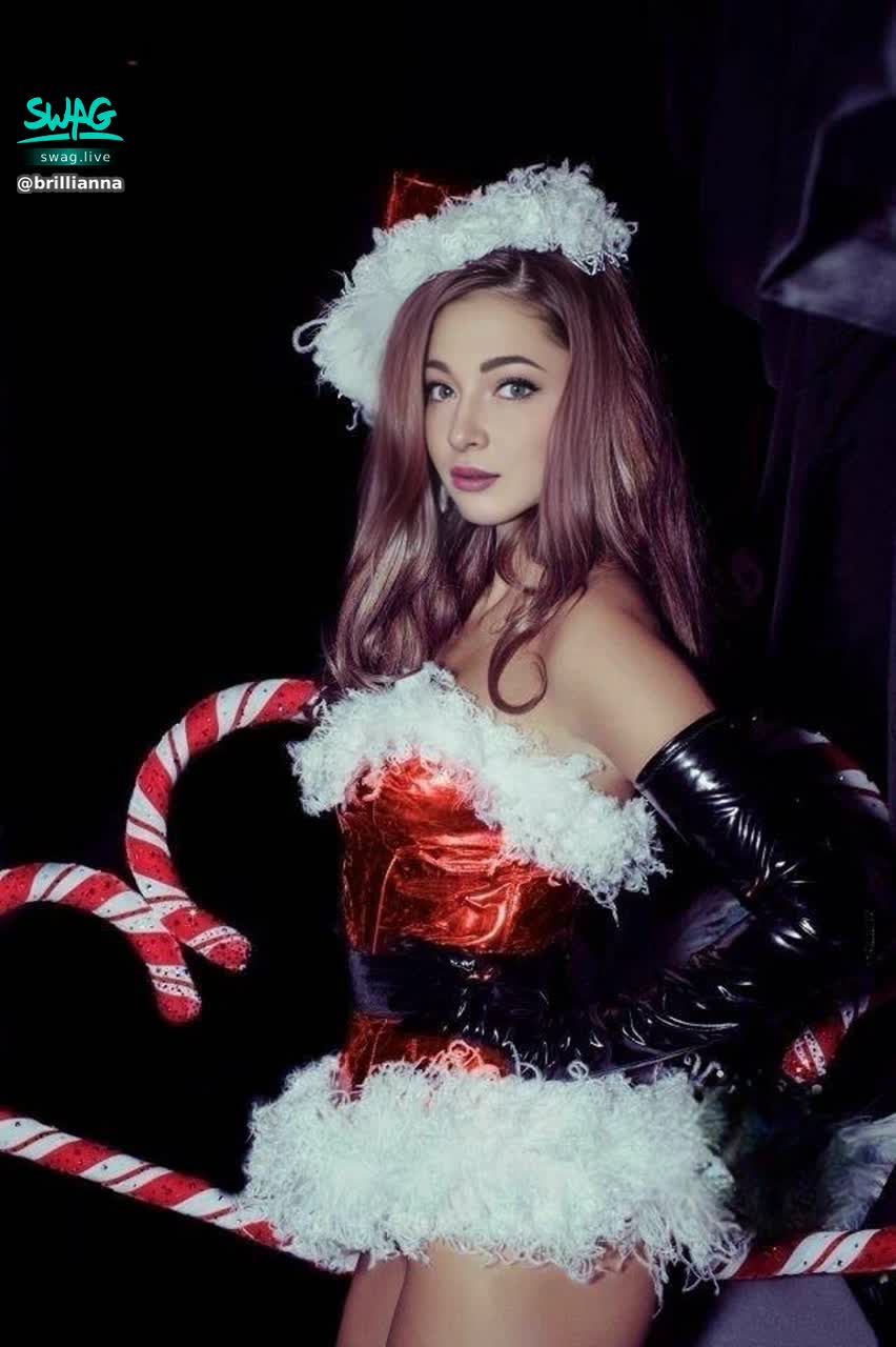 brillianna : Happy New Year 🎉 gimme lick your candy 🍭