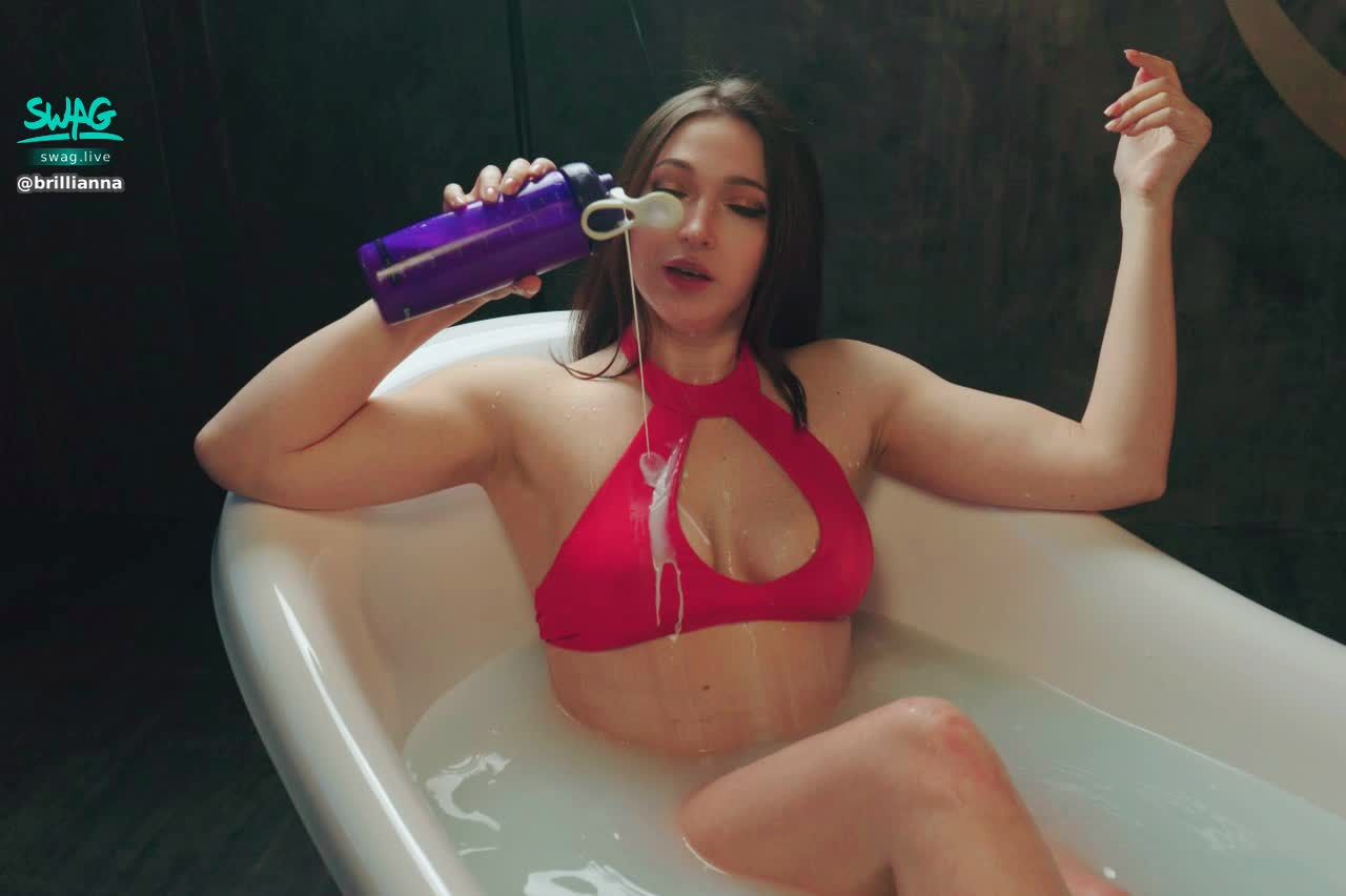 brillianna : Milk on boobs