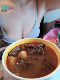 yourleye : 麻辣米血甜不辣😋看起來真美味