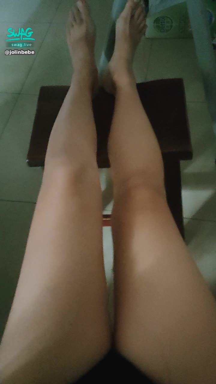 jolinbebe : Sexy legs, slutty, hairy and wet