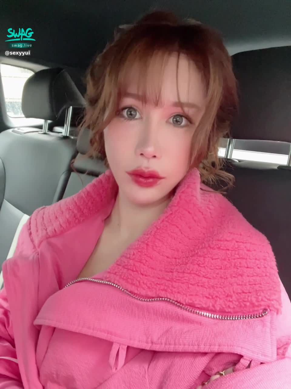 sexyyui : Wearing transparent underwear directly into the taxi, the driver looked at her naked
If you were the driver, would you just pick me up and fuck me in the car? 😆 I'm looking forward to dating you~