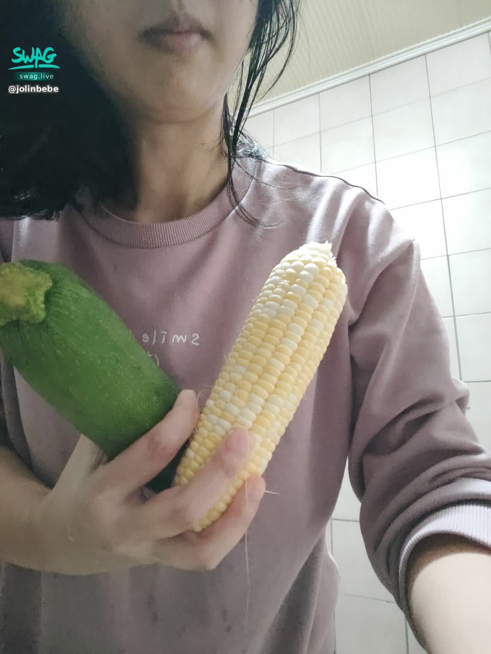 jolinbebe : 哥哥們衝28萬 蒐藏最大束玫瑰花