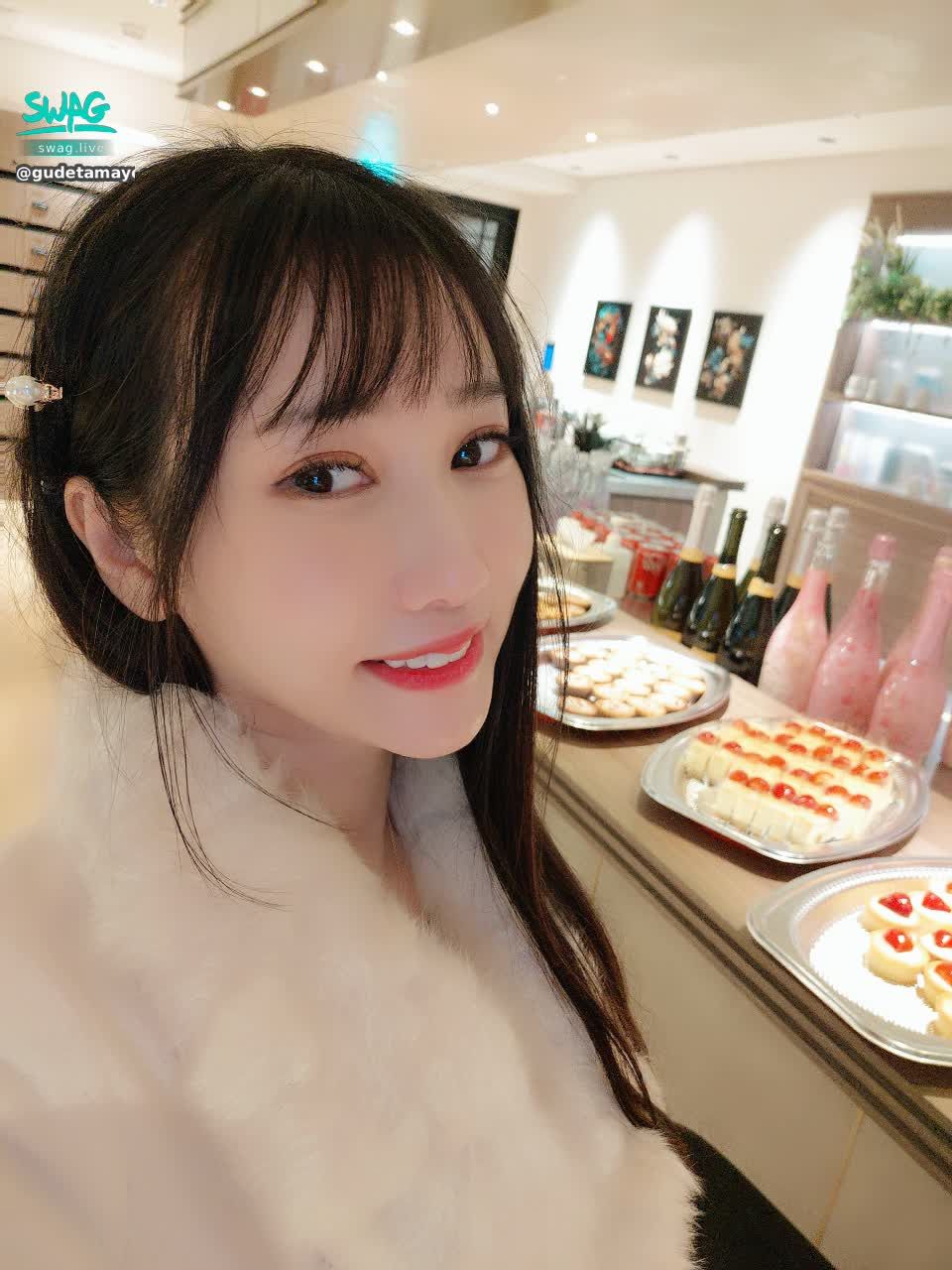 gudetamayo : 大家好,我是新人蛋黃妹!清純甜美是我的外表,脫去外衣後的我....要在解鎖影片才能看到喔🙈