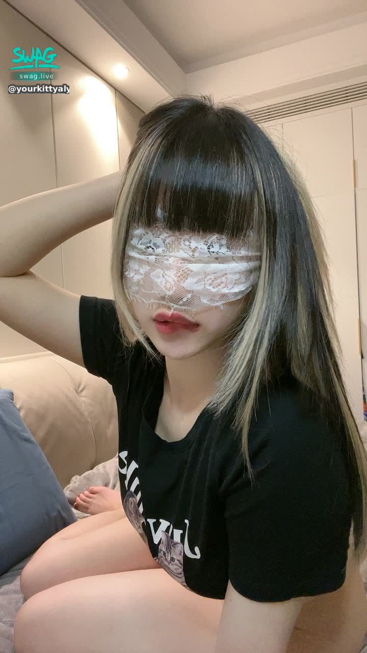 yourkittyalyssa : 在家也內褲整個不穿？！這樣要好好的懲罰喔👿