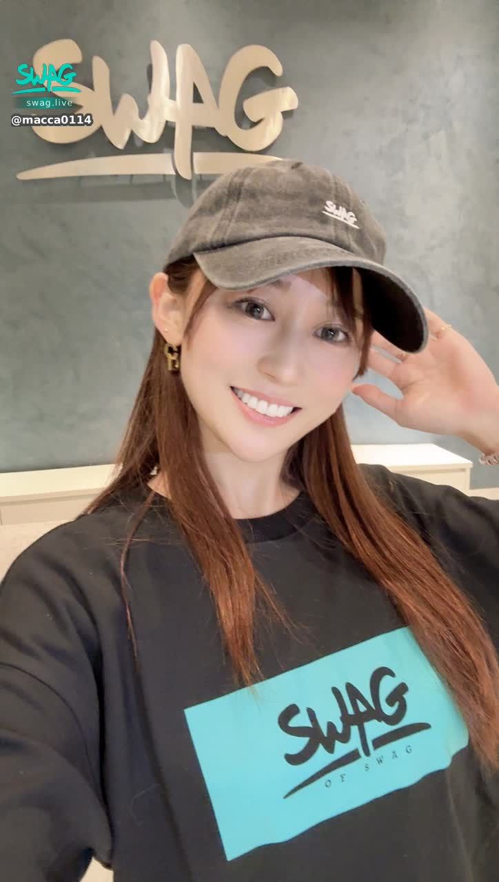 macca0114 : 4/23 臺灣時間 21:00,我會直播!有什麼想問我的問題,可以到 SWAG 官方 🙈 🙉 🙊 提出喔,大小尺度都可以😉
另外看我直播還可以有機會拿到我的限量貼身物品,千萬不要錯過
#Macca
#まっか
#無罩女王
#天然H奶