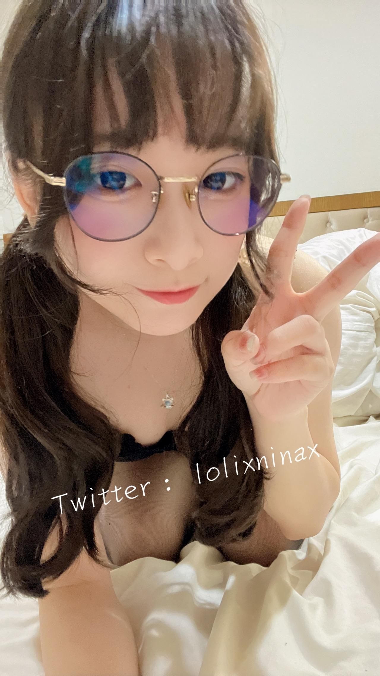 lolixninax : 摸著摸著就插進去了