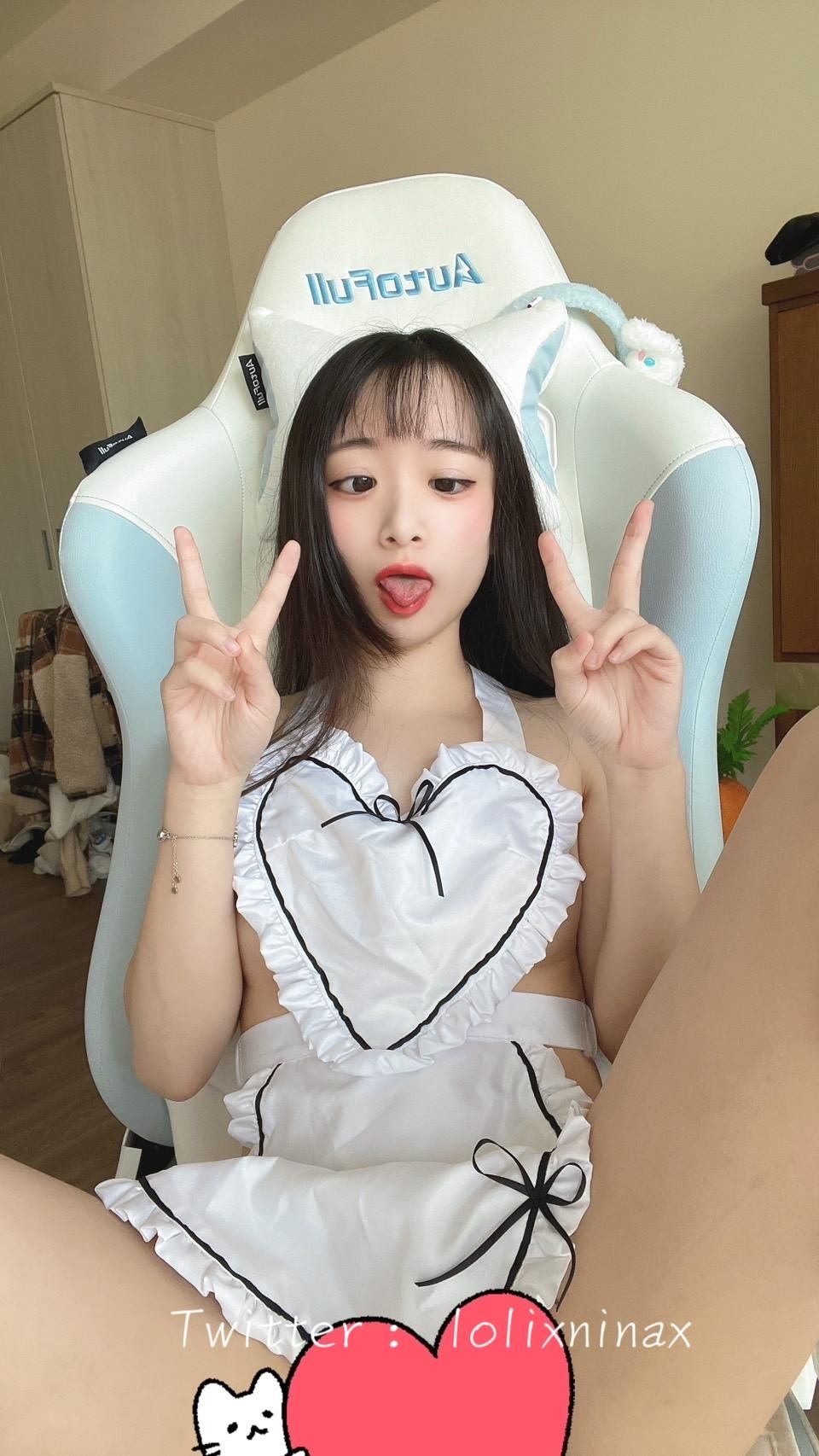 lolixninax : 狠狠的抽插 妹妹狠狠的抽插逼逼🥵 只希望可以快点高潮🙈🙈🙈