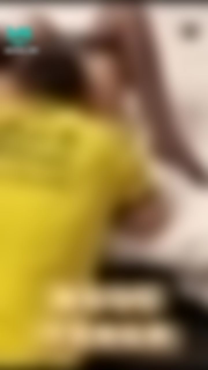 yinbao_001 : 超淫母狗裸体露奶露骚B勾引外卖小哥，小哥受不了舔翻美穴