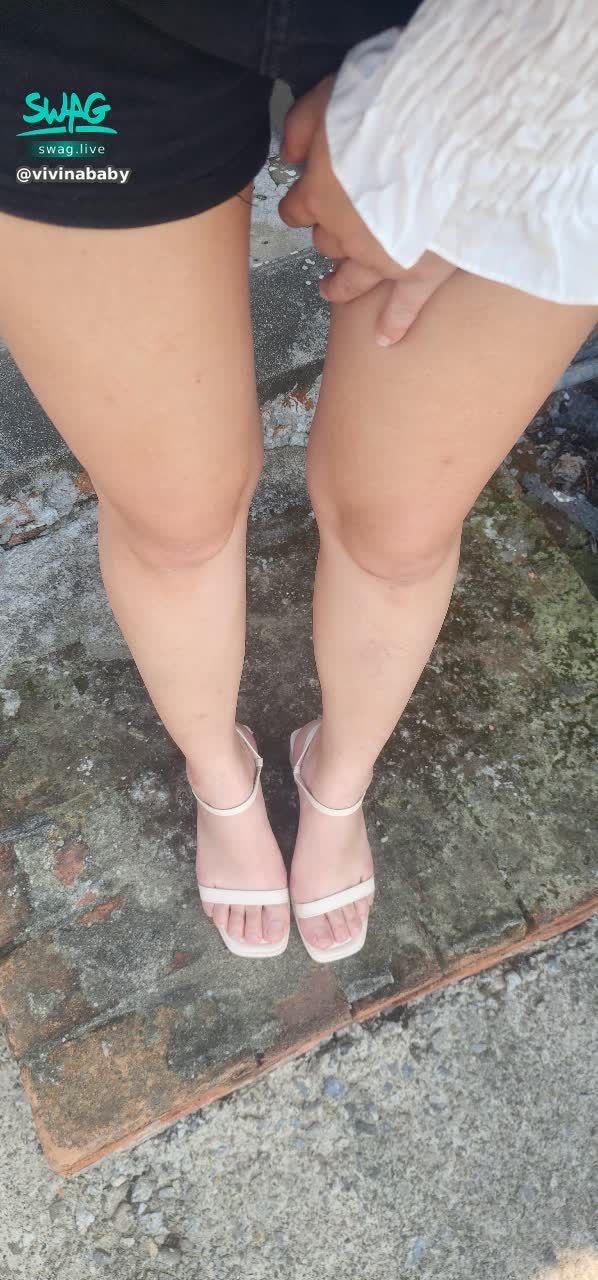 vivinababy : 給腿控哥哥們一個福利吧❤️
#腿#腿控#涼鞋#足#足控