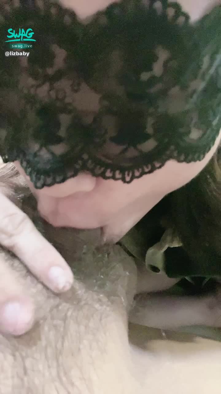  : 喜歡趁哥哥在忙著的時候口交他