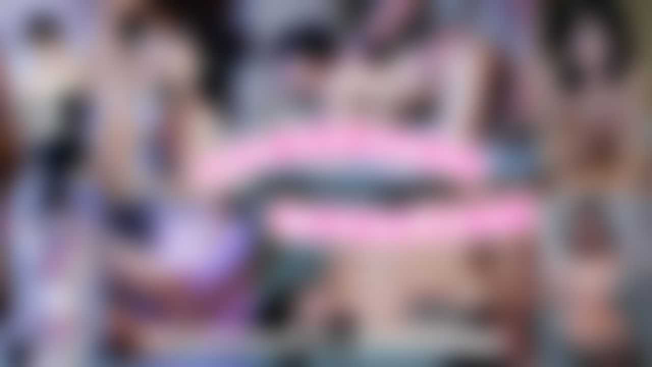 w*********a : Babe老闆~看在我這麼努力的樣子,可以幫我多做業績嗎?
截圖購買證明私訊swag即可獲得5張幕後性愛寫真!
with @asiaxxxtour