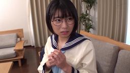 eaglejp : 「拜託,讓我回家」,卻沒想到對方根本不想聽她所說的。眼鏡女孩的狹小肉穴充滿著大量的精液!