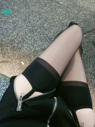 witch_cat : 偶爾穿一下吊帶襪😝😝
#生活 #新人 #關注 #長腿 #眼鏡 #sexy #性感 #hot #絲襪 #吊帶襪